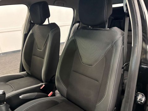 Renault Clio ICONIC TCE 40