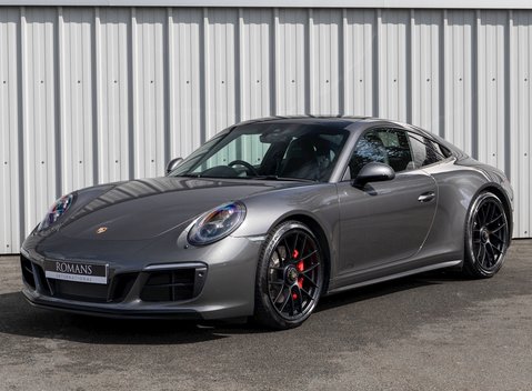 Porsche 911 Carrera GTS (991.2) 6