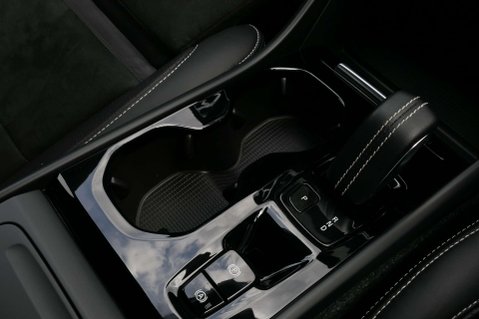 Volvo XC40 2.0 XC40 R-Design T4 Auto 5dr 36