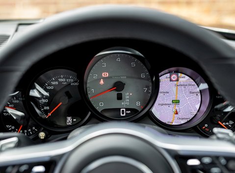 Porsche 911 (991.2) Carrera 4S 16