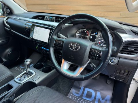 Toyota Hilux 2.8 HI-Luxury Invincible D-4D 4WD Double Cab Auto 4WD 5dr 25