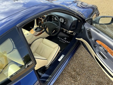 Aston Martin DB7 VANTAGE V12 JUBILEE 37