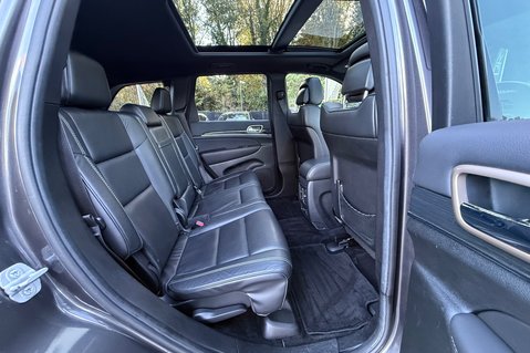 Jeep Grand Cherokee V6 CRD OVERLAND -2 OWNERS -8 SERVICES -PAN ROOF - HUGE SPEC 17