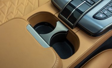 Aston Martin Vanquish V12 24