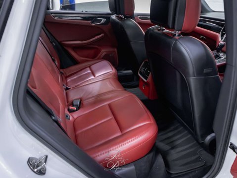 Porsche Macan 3.0 Macan S D Semi-Auto 4WD 5dr 23