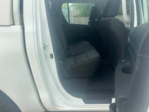 Toyota Hilux ACTIVE 4WD D-4D DCB 11