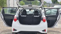 Toyota Yaris 1.5 VVT-h Icon Tech Hatchback 5dr Petrol Hybrid E-CVT Euro 6 (s/s) (100 ps) 32