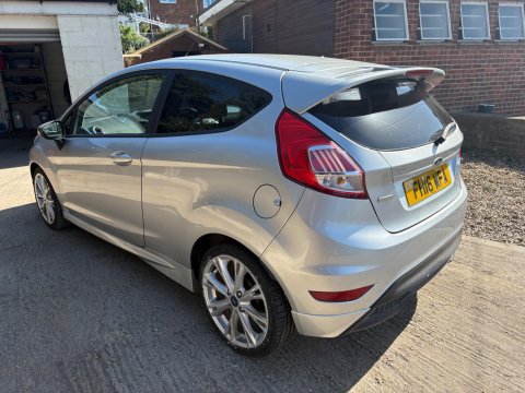 Ford Fiesta ZETEC S 12