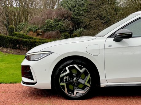 Volkswagen Passat R-LINE DSG 48