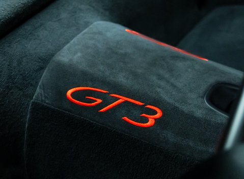 Porsche 911 GT3 (991.2) 12