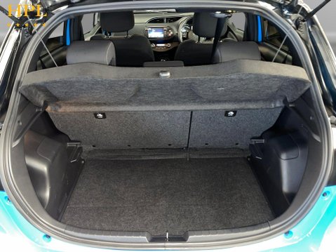 Toyota Yaris 1.5 VVT-h Cyan Bi-Tone Hatchback 5dr Petrol Hybrid E-CVT Euro 6 (s/s) (100 21
