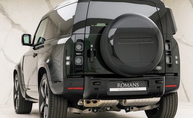 Land Rover Defender 90 X D300 3