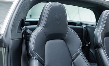 Porsche 911 Targa 4S (992) 21