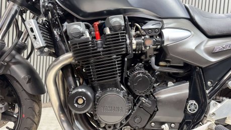 Yamaha XJR1300 RACER 2015 13K MOT MARCH 2027 WARRANTY MUSCLE BIKE 14