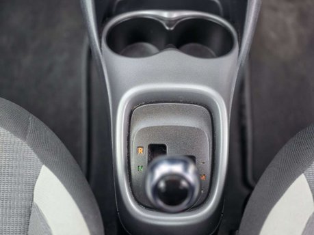 Toyota Aygo 1.0 VVT-i x-play Hatchback 5dr Petrol x-shift Euro 6 (Safety Sense) (71 ps) 25