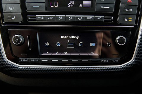 Volkswagen Up R-LINE 16
