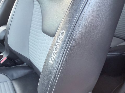 Ford Fiesta 1.6T ST-3 [NAV] 15