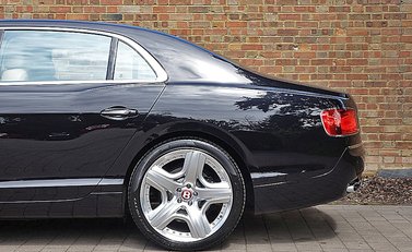 Bentley Flying Spur V8 22