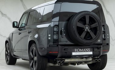 Land Rover Defender 110 V8 3