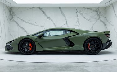 Lamborghini Revuelto 5