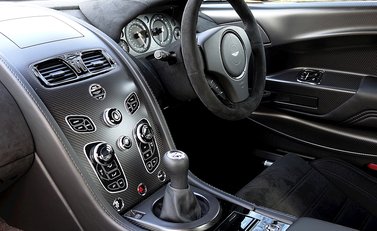 Aston Martin Vantage GT8 13