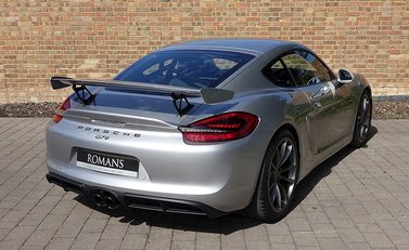 Porsche Cayman GT4 24