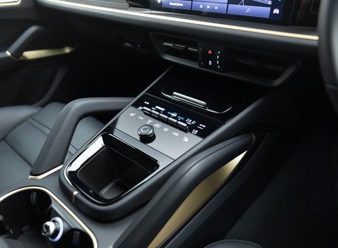 Porsche Cayenne TURBO E-HYBRID COUPE WITH GT PACKAGE 26