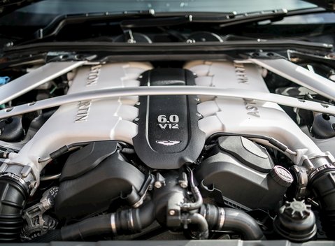Aston Martin V12 Vantage S 29