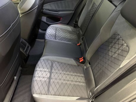 Volkswagen Golf 1.5 Golf R-Line TSi 5dr 23