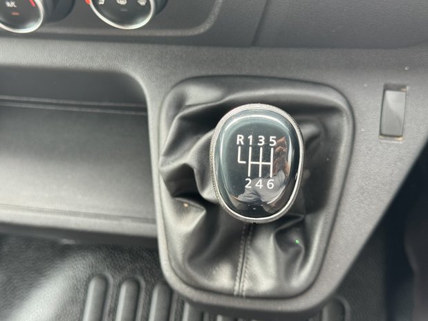 Renault Master LWB L3H2 Medium Roof Business 35 Air Con Sensors EURO 6 26