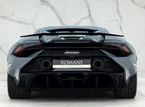 Lamborghini Huracan LP640-2 Tecnica 5