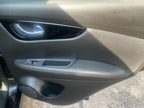 Nissan Qashqai 1.6 dCi Tekna SUV 5dr Diesel Manual 2WD Euro 6 (s/s) (130 ps) 36