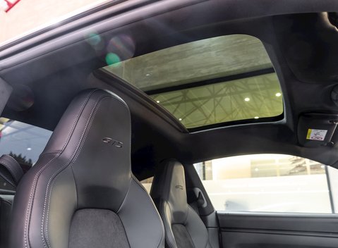 Porsche 911 (992) Carrera GTS 9