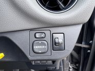 Toyota Yaris VVT-I ICON 16