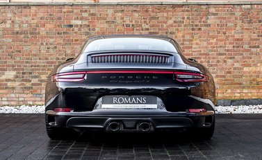 Porsche 911 Targa 4 GTS (991.2) 3