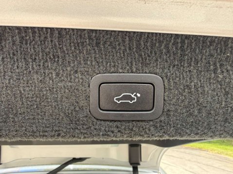 Volvo V70 2.0 V70 SE Luxury D4 Auto 5dr 17