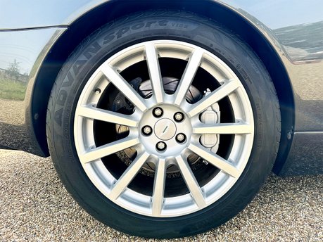 Aston Martin Vanquish V12 S 35