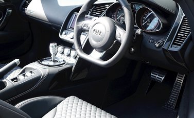 Audi R8 V10 Spyder 9