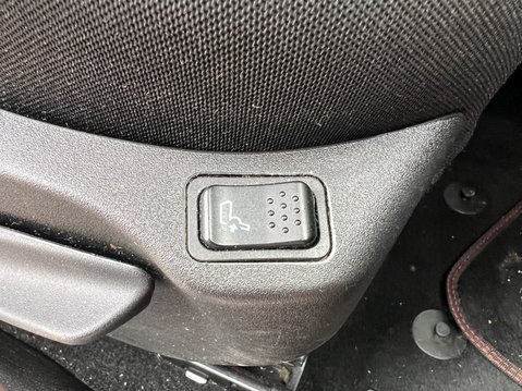 Jeep Renegade (Sold) 1.4T MultiAirII Longitude SUV 5dr Petrol DDCT Euro 6 (s/s) (140 ps) 25