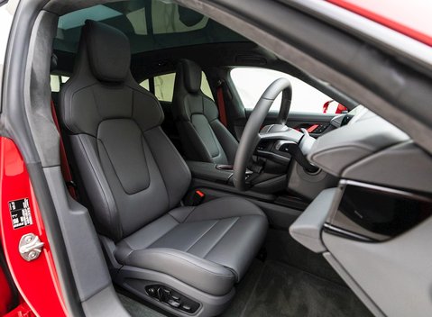 Porsche Taycan Turbo Cross Turismo 10