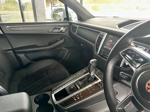 Porsche Macan 2.0T PDK 4WD Euro 6 (s/s) 5dr 39