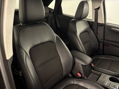 Ford Kuga 2.5 EcoBoost Duratec 14.4kWh Titanium First Edition CVT Euro 6 (s/s) 5dr 8