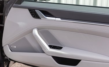 Porsche 911 Carrera (992) 21