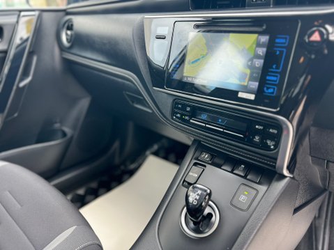 Toyota Auris VVT-I ICON TECH TOURING SPORTS 44