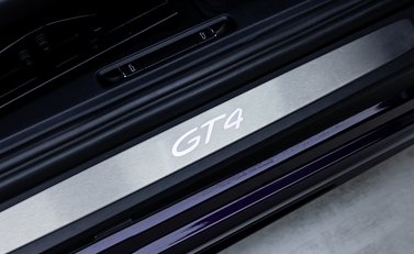 Porsche Cayman GT4 (718) 26