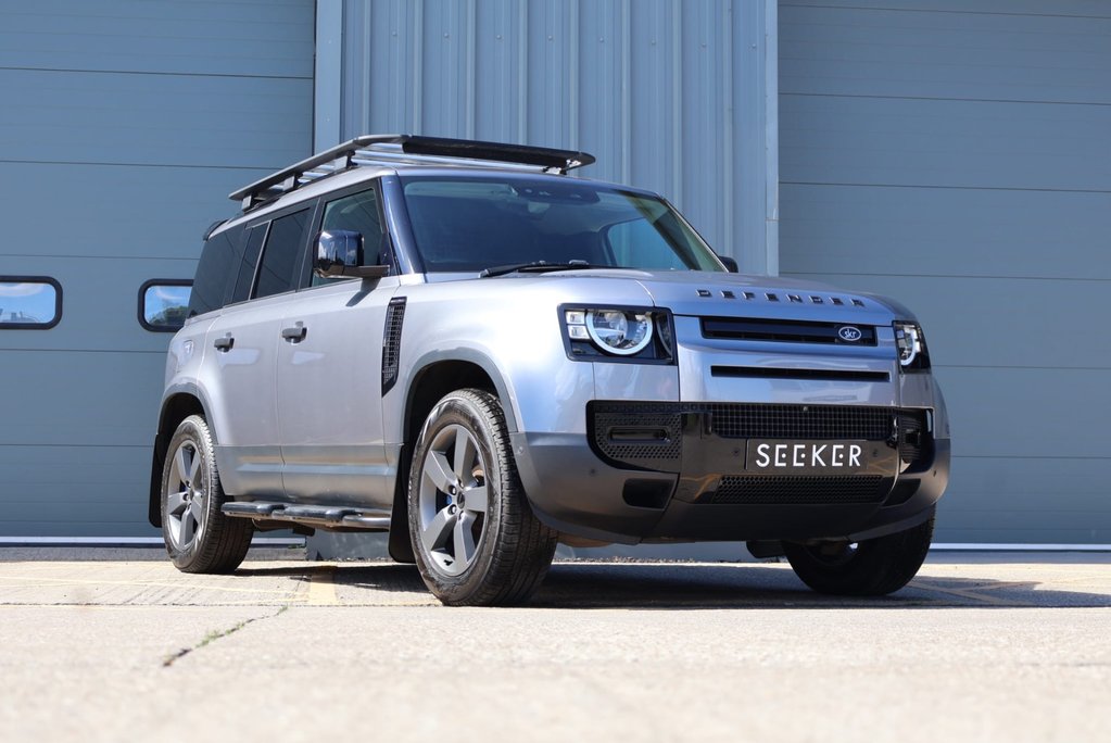 Land Rover Defender 110 HARD TOP MHEV expedition model ask about rear seat conversion 3