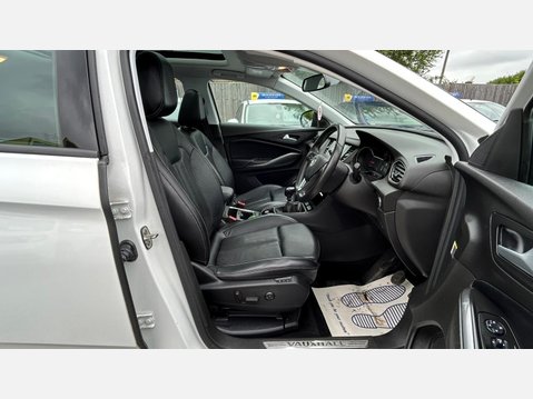 Vauxhall Grandland X 1.2 Turbo Elite Nav Premium Euro 6 (s/s) 5dr 9