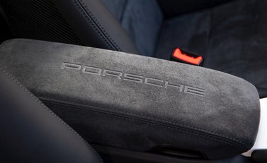 Porsche 911 (991.2) Carrera 4 GTS 23
