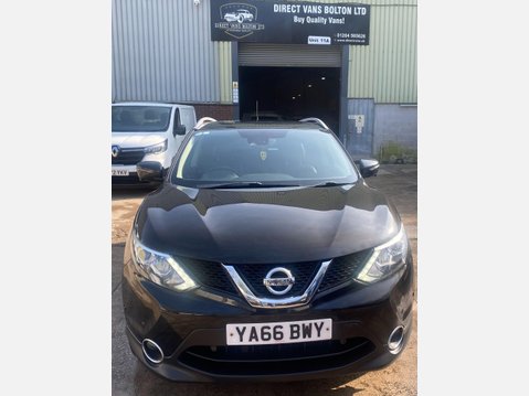 Nissan Qashqai 1.6 dCi Tekna SUV 5dr Diesel Manual 2WD Euro 6 (s/s) (130 ps) 18