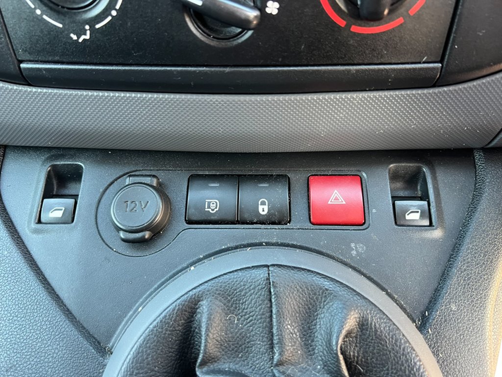 2018 Peugeot PartnerSWB L1H1 Low Roof Professional Air Con Nav Sensors EURO 6 NO VAT — thumbnail 31 of 51